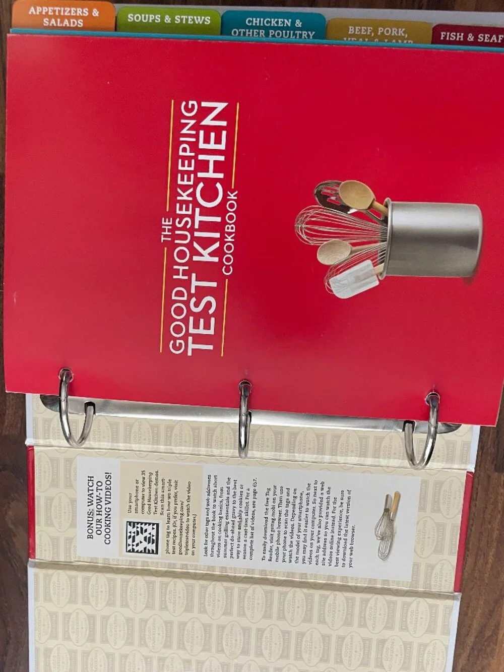 The Good Housekeeping Test Kitchen Cookbook: Essential Recipes-Ringbound